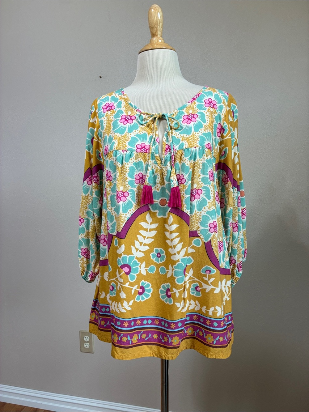 Natural Life Medium Colorful Floral Rayon Vneck 3/4 Balloon Sleeve Tunic Top